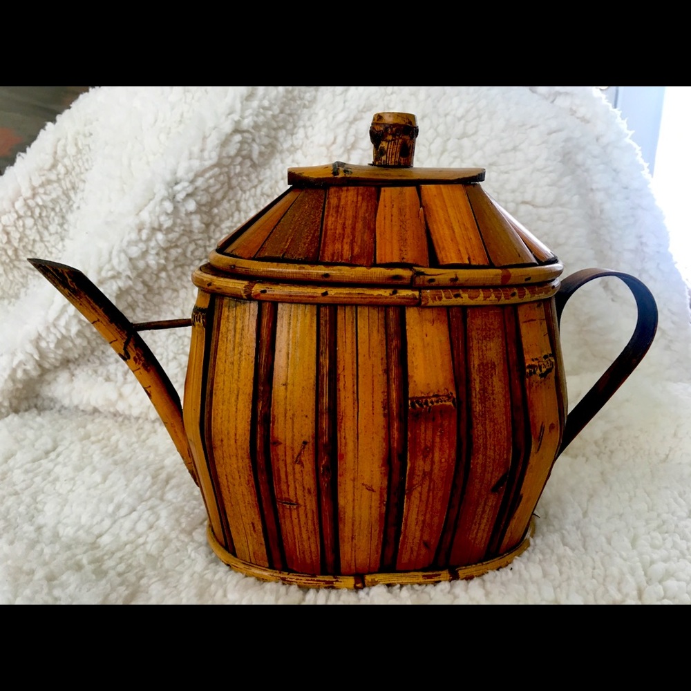 Gift Set:  Placements, 1 Teapot